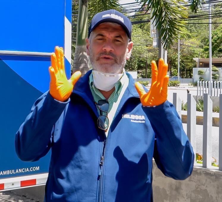 JESULINAMPARO's tweet photo. Esta es la imagen de un candidato presidencial, que la plaga del #Coronavirus, ha puesto a prueba la capacidad de trabajo y desprendimiento de éste hombre. Sin dudas el pragmatismo de Gonzalo Castillo, sin estar en política, lo coloca en el grado de honor. https://t.co/YGlTzRdoYP