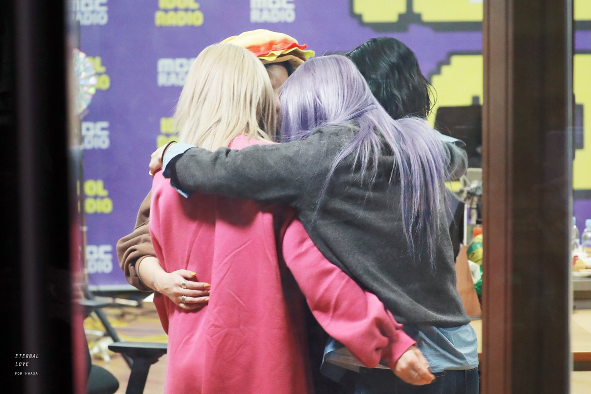 만우절 챙기고 싶은데 아무리 찾아도 울 맘무 사진 뿐..❣
#마마무 #Mamamoo #솔라 #문별 #휘인 #화사