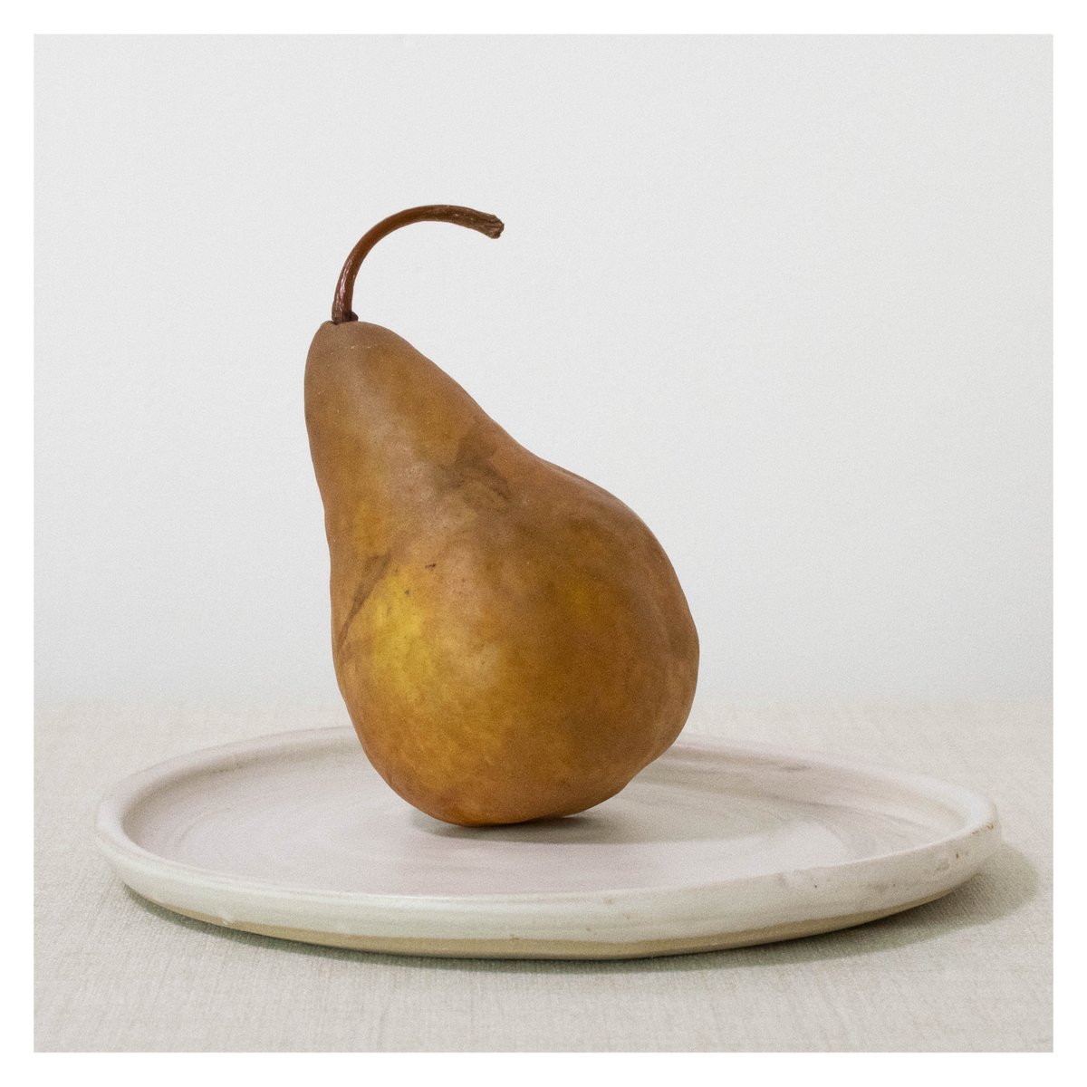 Amy_LouiseBaker's tweet photo. Juicy Pear!
#stilllifestyling #propstyling #fruitassembly #fruitphotography #fruitphoto #foodphotography https://t.co/fi572uX2Le