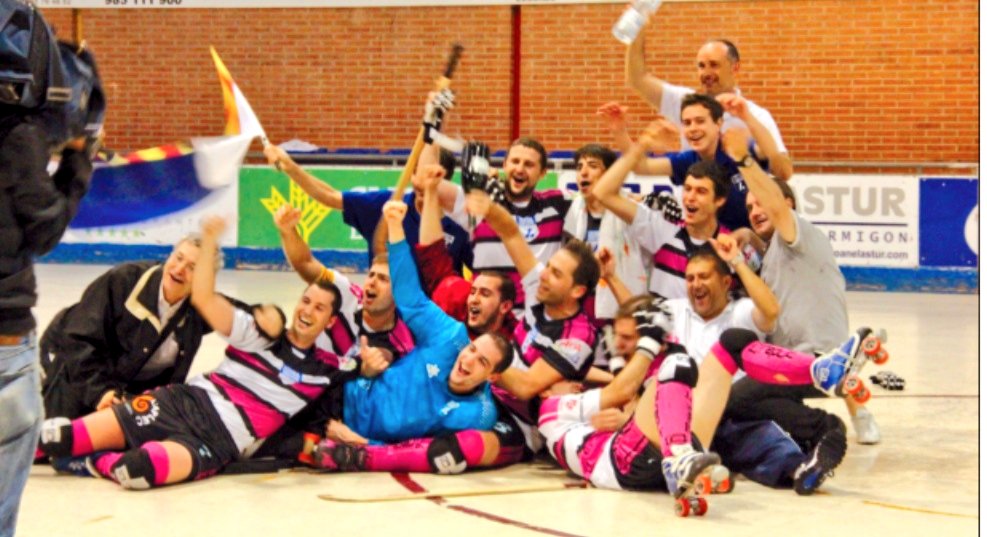 🏑Acabarem el març, amb l'ascens a l'Okliga la temporada 2011/12.

🏆TEMP. 2011/12

<a href="/OviedoRollerHC/">Oviedo Roller HC</a> 3 - 5 <a href="/LleidaLlista/">Pons.Lleida</a>

 ➡️📺bit.ly/2WYdqlg

#quedatacasa 🔵⚪
<a href="/endute07/">enric duch teixido</a> <a href="/afolgui/">albert folguera</a> <a href="/lluistt00/">Lluís Tomàs Tohà</a> <a href="/Andreutt9/">Andreutt9 | AuroryAI 🪼 Meshchain.Ai</a> <a href="/eduamat24/">Eduard Amat 🎗</a> <a href="/duvi225/">duvi225</a> <a href="/Ctrilla/">Carlos Trilla</a> <a href="/lluisrodero8/">LLUIS RODERO AMORÒS</a> <a href="/apove11/">albert povedano</a> @davidbusquets23