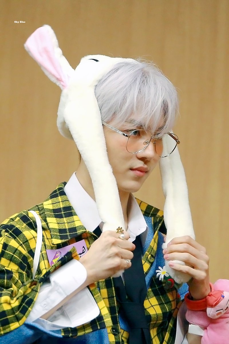 SkyBlue961106's tweet photo. #EXO #백현 #펜타곤 #키노 
#AprilFoolsDay https://t.co/UJAVkvRWSl
