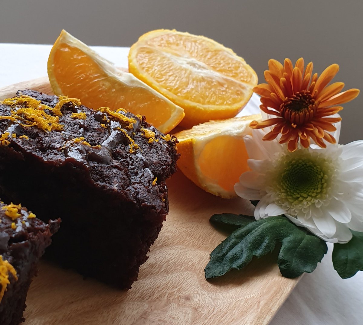 brownie_bh's tweet photo. Vegan Orange Brownies 

#vegan #brownies #veganfood #orange #vegantreats #veganbaking #baking #freefrom #crueltyfree #desserts https://t.co/CZACSJxkwX