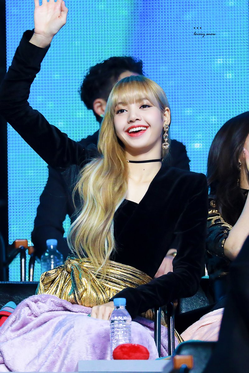lovelysnow329's tweet photo. Today is Lisa
#블랙핑크 #BLACKPINK #리사 #LISA https://t.co/I7Klh1y1up
