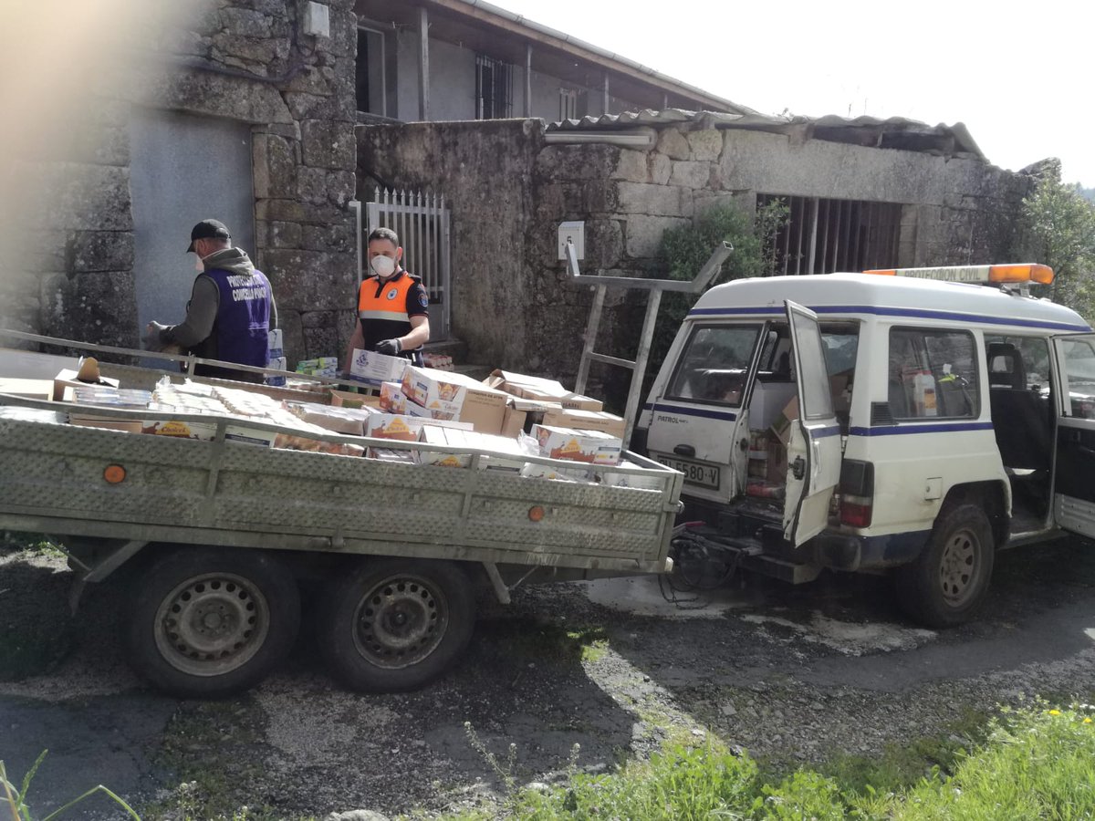ConcellodePinor's tweet image. Todos os días a AVPC de Piñor:
👉 Traballos de limpeza e desinfección.
👉 Entrega a domicilio de mediciñas e da compra semanal.

📸 imaxes de entregas e reparto de alimentos da semana pasada.

⚠️ CHÁMANOS ó 988 403 236 ou 629 828 194

#QuedaNaCasa 
#EsteVirusLoParamosUnidos