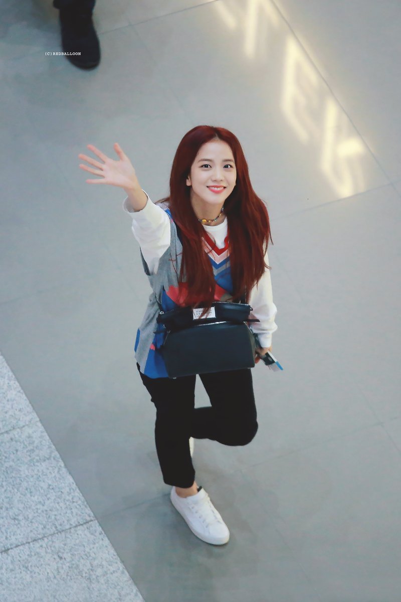 redballoon_95's tweet photo. 보나 친구 #블랙핑크 #지수
#AprilFoolsDay https://t.co/f6VyOWvIB7