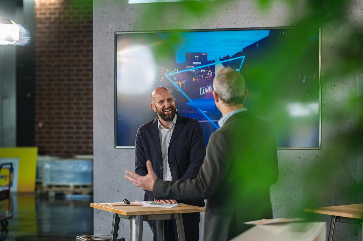colorsofPRZM's tweet photo. Letzte Chance, die erste Home Fair live tatsächlich live zu erleben. 1.4.2020 10:00 Uhr Anmelden: https://t.co/5fz5C3vEEg Danach gibt es die Sendungen on-demand auf Youtube.  #livestream #studio #streaming #homefair #präsentationen #publicrelations #storytelling #Corona https://t.co/ISu6FCtu82