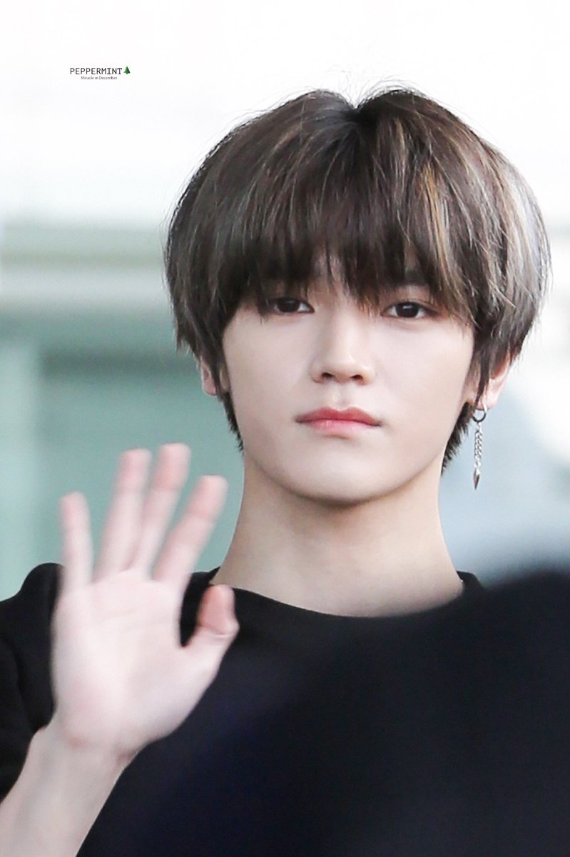 Peppermint1221's tweet photo. 190416 HQ 인천 출국 
#태용 #TAEYONG #NCT127 https://t.co/IWMCpYNeGW