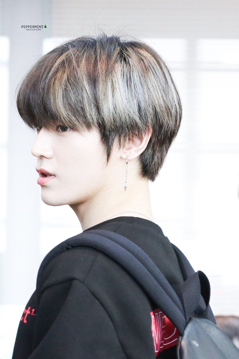 Peppermint1221's tweet photo. 190416 HQ 인천 출국 
#태용 #TAEYONG #NCT127 https://t.co/IWMCpYNeGW