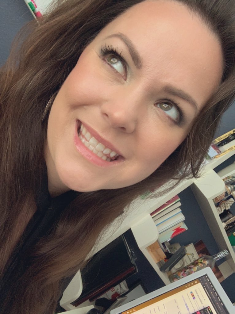 saraparks11's tweet image. Going for #glam today! How are you preparing to work from home?? #beready #covid19problems  #WorkFromHome #glamming #lookyourbest #feelyourbest