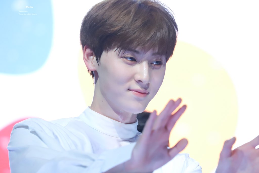 IMean1225's tweet photo. 만우절👻👻👻👻

#황민현 #민현 #뉴이스트 https://t.co/lLI8AM2v4E
