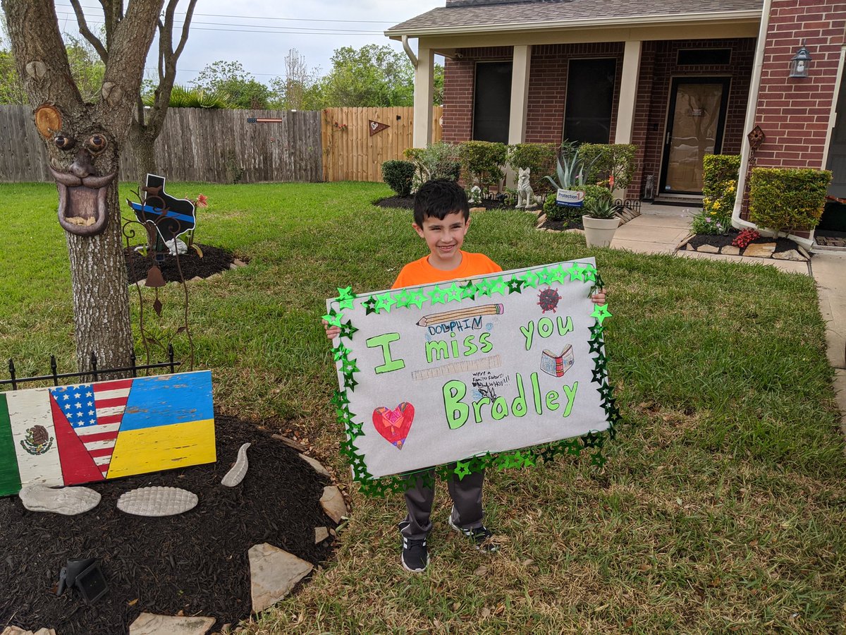 strudenko's tweet image. @PearlandISD Art project from last week for Lawhon Elementary #WeAreKnowledgeable