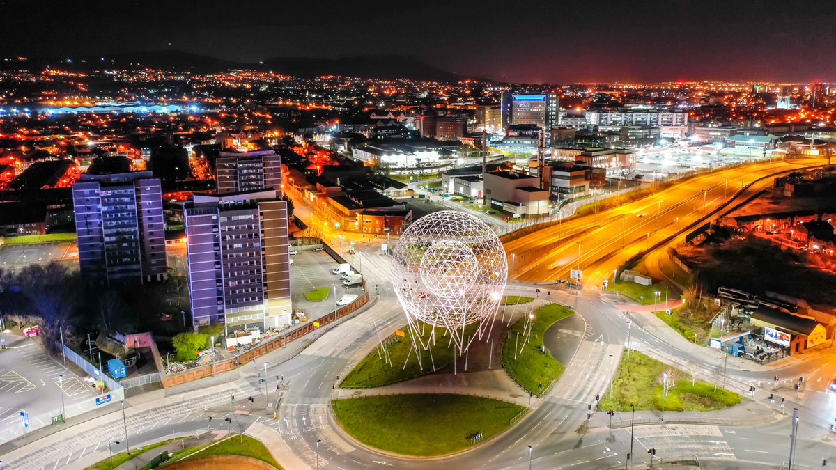 ElevatedImaging's tweet photo. Just before 11pm in Belfast Saturday night @barrabest @ThinkBigImages @angie_weather @epicdronevideos @Love_Antrim @love_belfast https://t.co/Li67DiRSOc