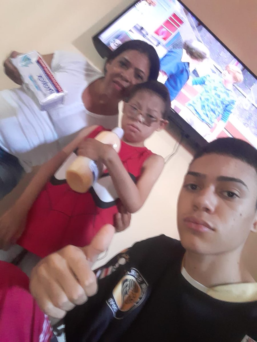 ahpas's tweet photo. 👉 Você sabia que somos parceiros da Colgate Palmolive há mais de 3 anos? Semana passada entregamos produtos de higiene pessoal e de limpeza, doados pela empresa, para nossos atendidos. Foram mais de 43 famílias beneficiadas. 🙏 https://t.co/qpus7h6Ssx