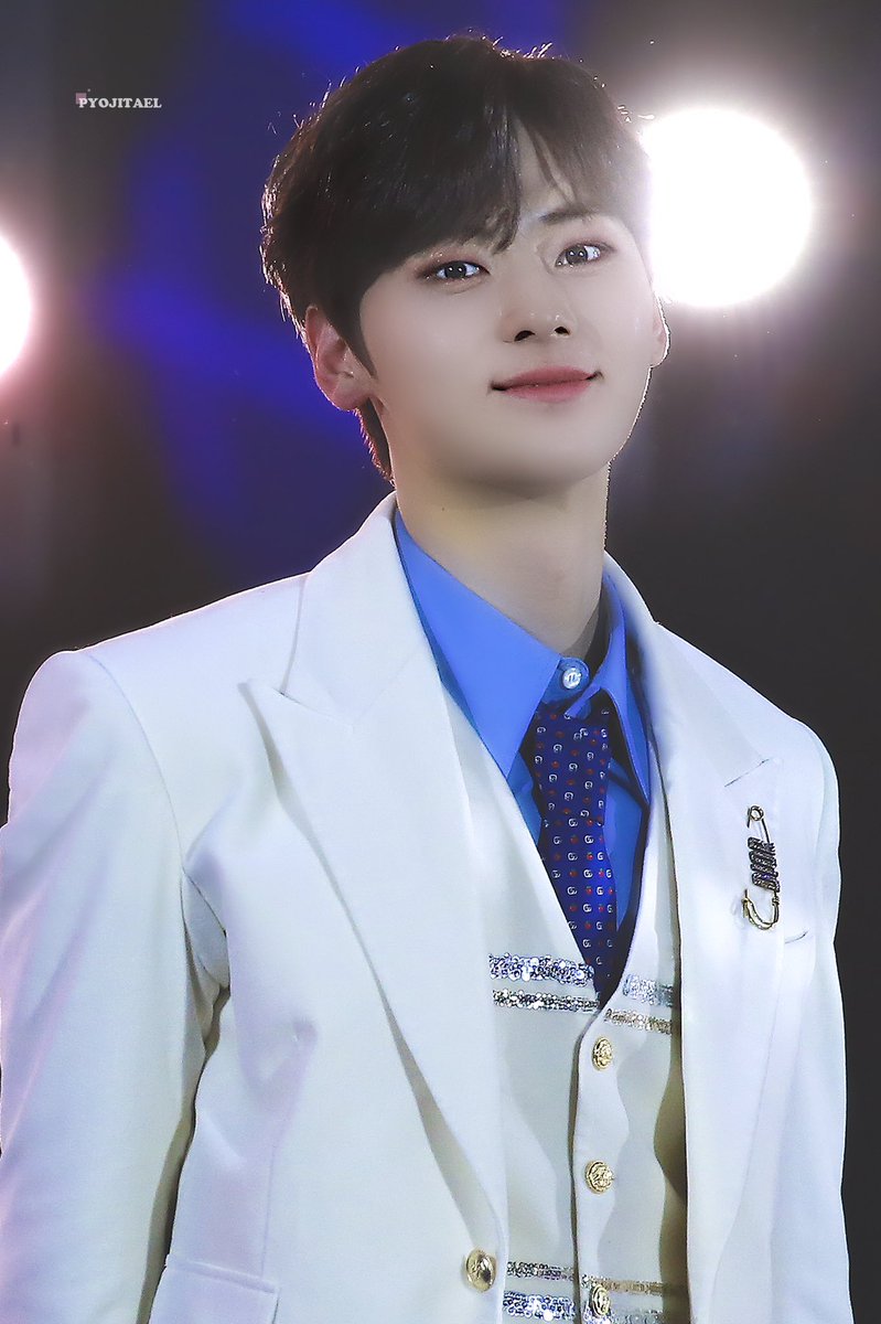 pyojitael's tweet photo. ✨HAPPY 만우절✨

즐거운 만우절 잘생긴 민현군 🥺🥺

#뉴이스트 #황민현 #민현 https://t.co/XFguHIerV2