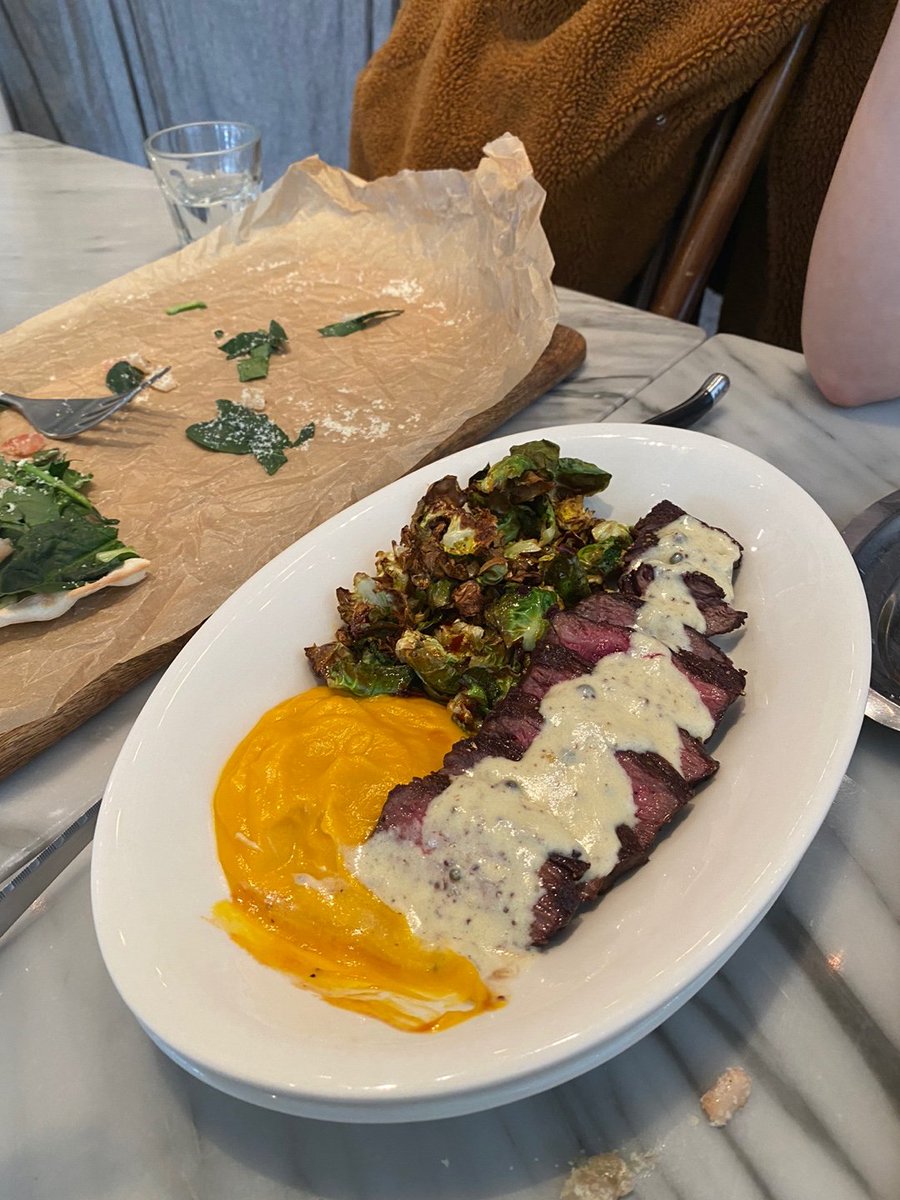 Photo by JEONGYEON

#TWICE #트와이스 #TWICEFOOD