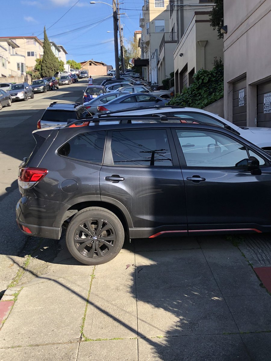 MultiModalMom's tweet image. Public space dedicated for people walking has never been more sacred yet we have a whole street in Oakland with cars parked across the sidewalk. How? Why? #oakland #COVID19 #socialdistancing #parking #sidewalk
