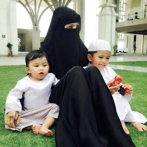 itsSherazi's tweet photo. عورت سے علم چھین لوگے تو جہالت نسلوں میں سفر کرے گی اور اگر تعلیم کے نام پر عورت سے پردہ چھین لو گے تو بےحیائی نسلوں میں سفرکرے گی۔
#MessageForPeace https://t.co/C91M7QqEDD