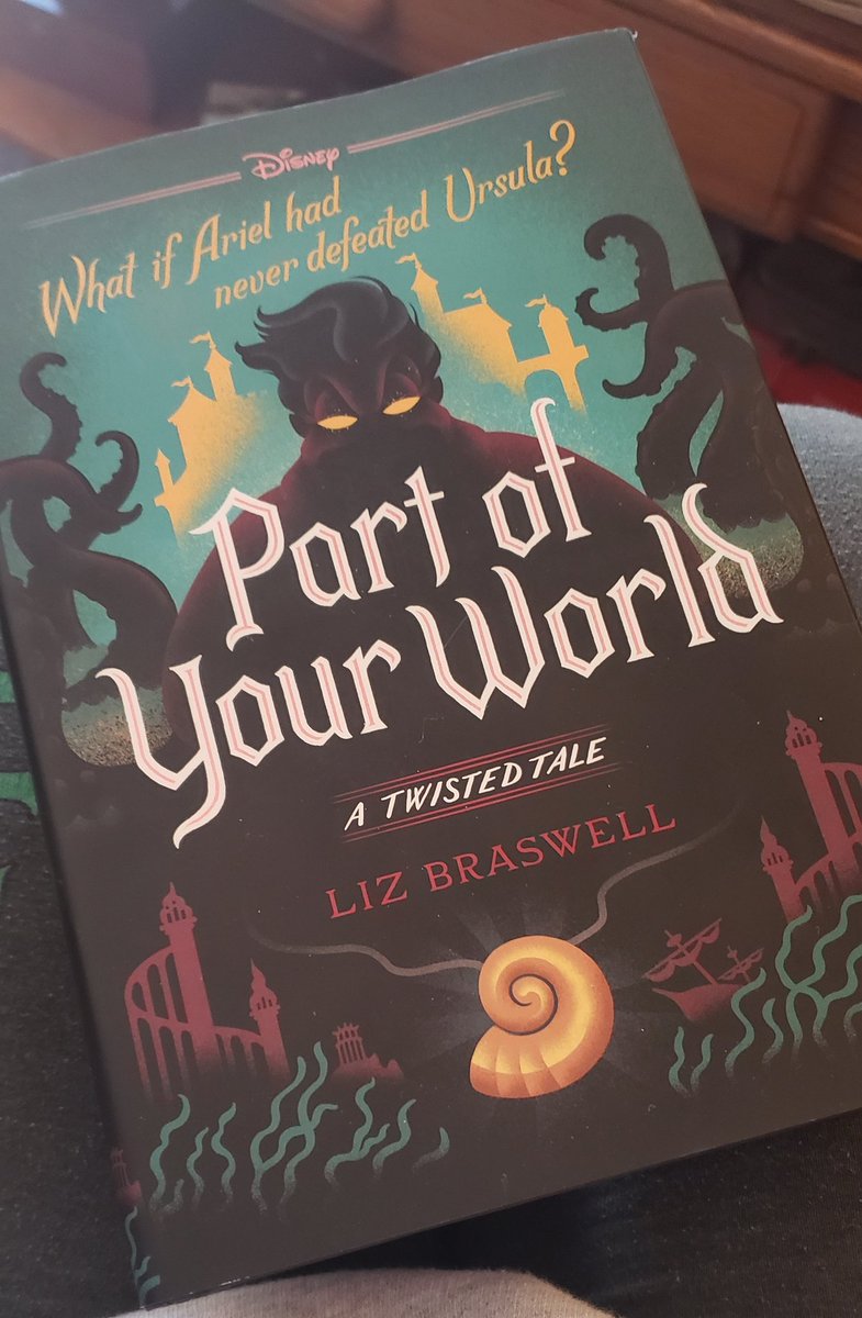 DavinaLester2's tweet photo. Time for some reading #disney #Reading  #Quarantine #COVID19 https://t.co/LcHgd1Nveo