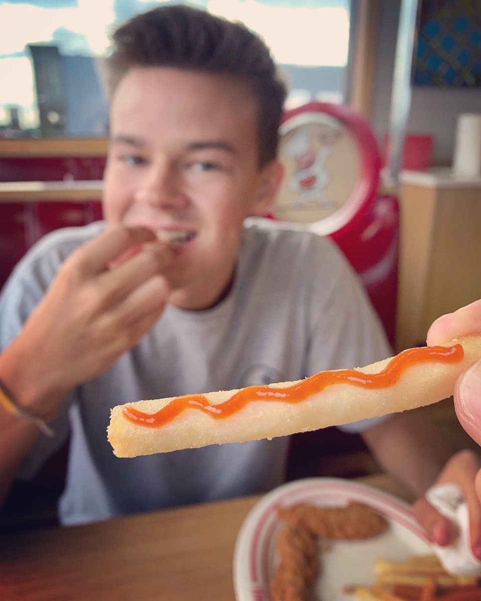 UDMChemClub's tweet photo. This is our Secretary, Caleb Campbell. He is a french fry! Jk. You may have received an email from him about our virtual meeting today!
.
.
Caleb likes to snowboard!
.
His favorite superhero is The Flash!
.
@udmces #chemclub #acsstudentchapter #chemistry #biochemistry #frenchfry https://t.co/20Egtc7qqs
