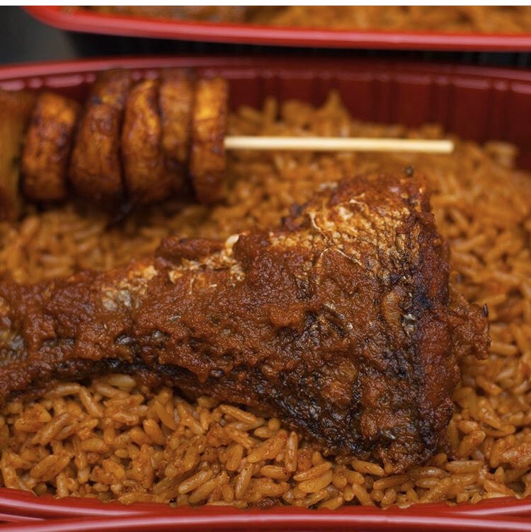 Smokey Parte Jollof paired with peppered fried fish and plantain. Call the number in bio and get your meal at your doorstep. 
#friedfish #partyjollof #wespeakthelanguageoffood #quickdelivery #abujameals #tastymeals #lagos #thefoodleague