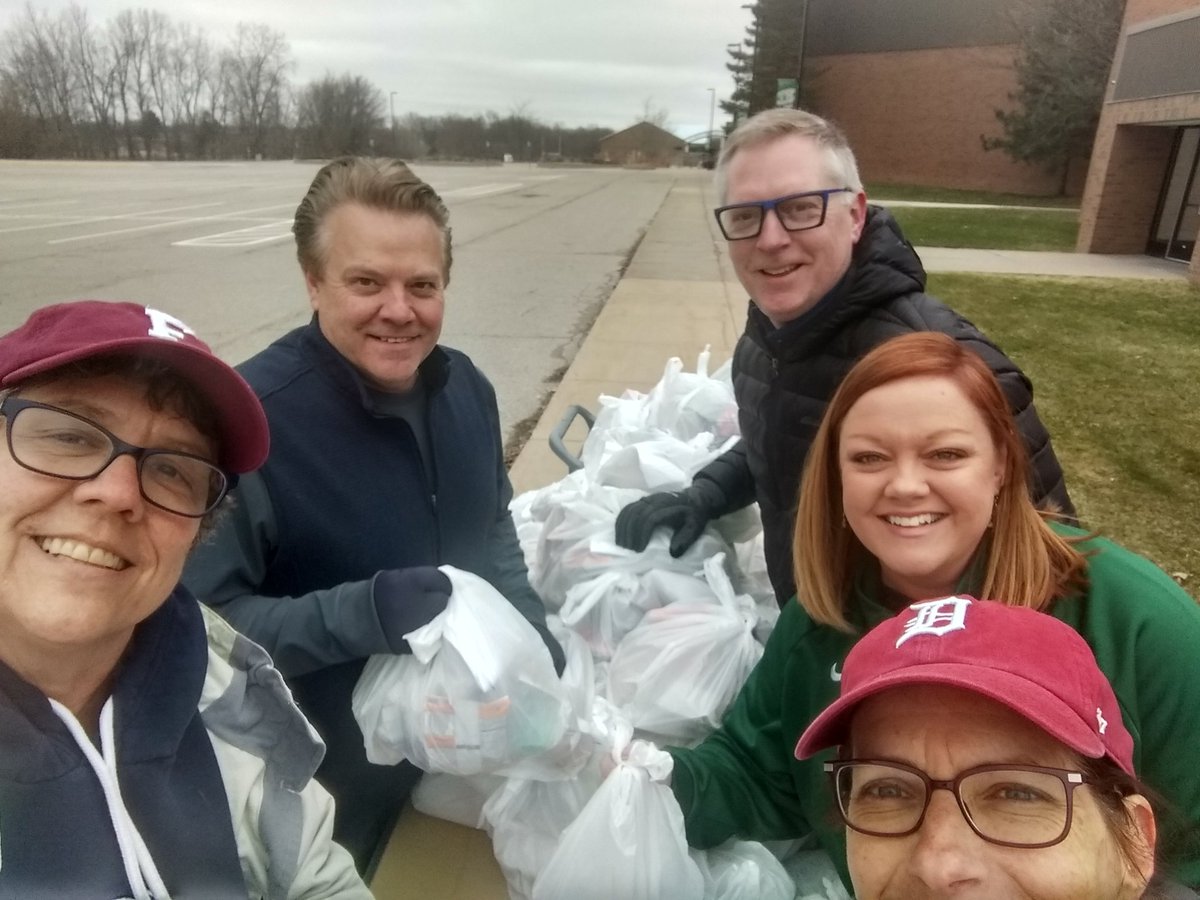 ForestEastern's tweet photo. @GovWhitmer #FHPSstrong doing our part to distribute food at your alma mater FHC! https://t.co/MNH3GczyA8