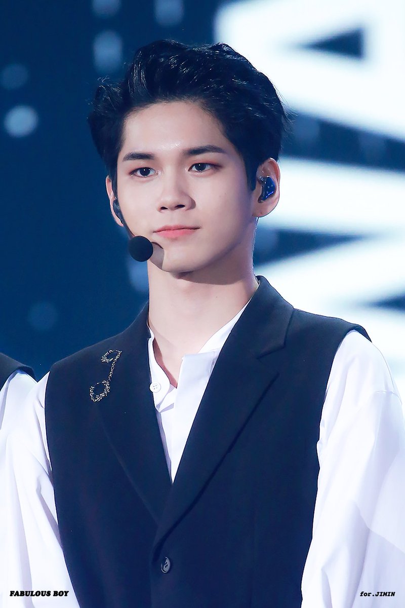 200401 #만우절

#옹성우 님 제 친구가 마니 조아해요 근데 실물 진짜 멋있으세요👍😆