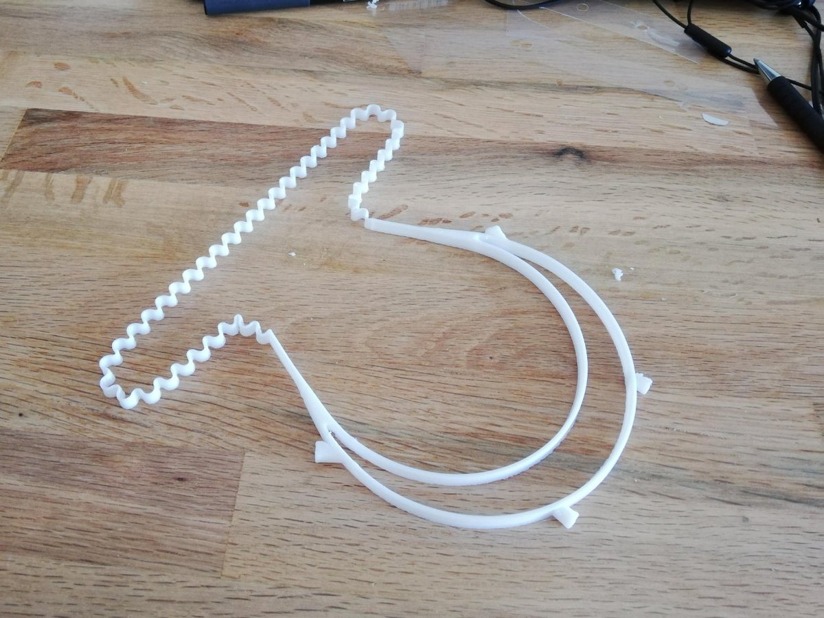 I just finished the 3D printed #Covid19 faceshield design. 
They will be used in the hospital starting tomorrow! This design is optimized to be printed quickly.

The files are available (soon) here:  github.com/marcteys/Eco-C… 

Here are the features of this design: 1/n