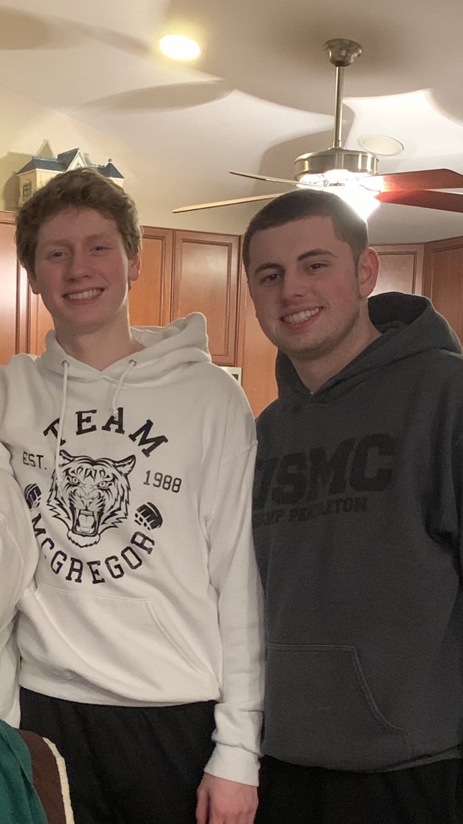 lorashan's tweet photo. Happy 17th Birthday @cortland44 ! #urcrazy https://t.co/2fzKjuImGh