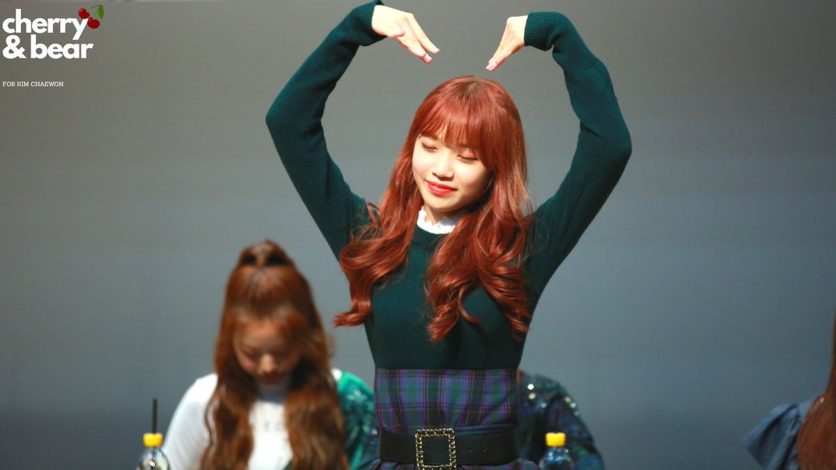 kkimyeonhee's tweet photo. 181109 채원이 너무 이뻐요 😭❤️

#울림 #김채원 #キム・チェウォン #아이즈원 #IZONE https://t.co/0SRy1j9rat