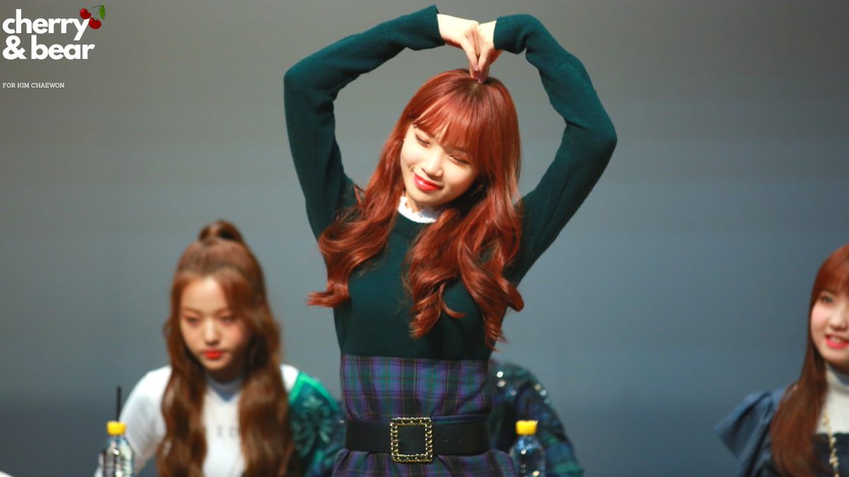 kkimyeonhee's tweet photo. 181109 채원이 너무 이뻐요 😭❤️

#울림 #김채원 #キム・チェウォン #아이즈원 #IZONE https://t.co/0SRy1j9rat