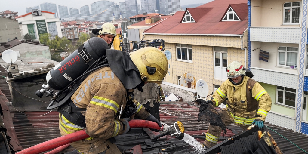 Bağcılar'da çatı yangını #istanbulitfaiyesi
itfaiye.ibb.gov.tr/tr/haberler/11…