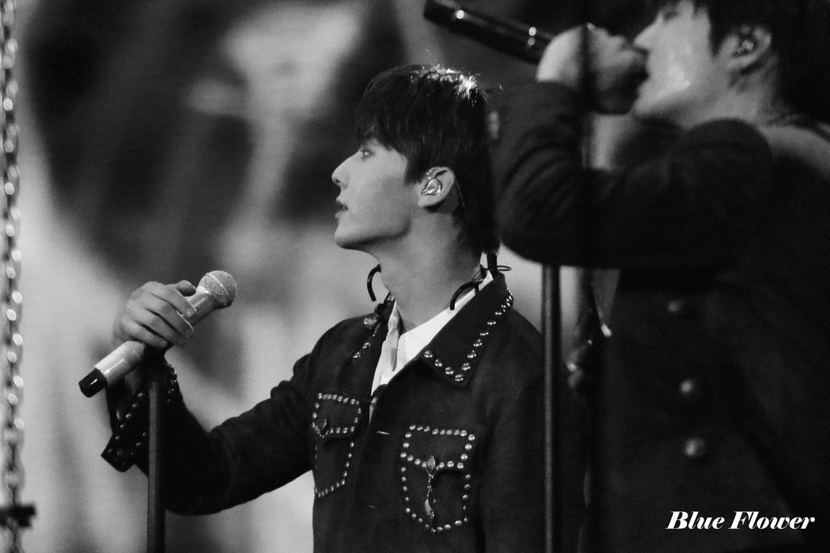 BlueFlower0209's tweet photo. 200105 GDA 
I wanna take it slow✨🖤

#뉴이스트 #민현 #황민현 @NUESTNEWS

#AprilFoolsDay #Aprilfoolsday2020 https://t.co/eVnHCmiAWz