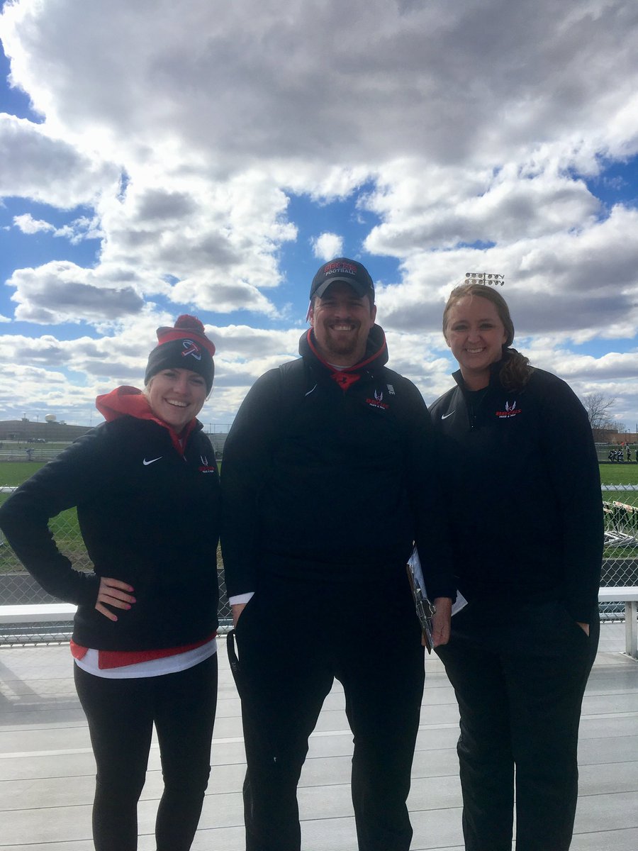 mrsjmalcom's tweet photo. Coaches Challenge: I was challenged by @mattmclain81 to post a picture of me coaching. You have 24 hours to post a picture or donate $20 to a charity of your choice. (I’ll do both) I nominate @eccaise1028 @NehlsCoach @megcar12 @CoachWalters7 https://t.co/WHYB0eh6UX