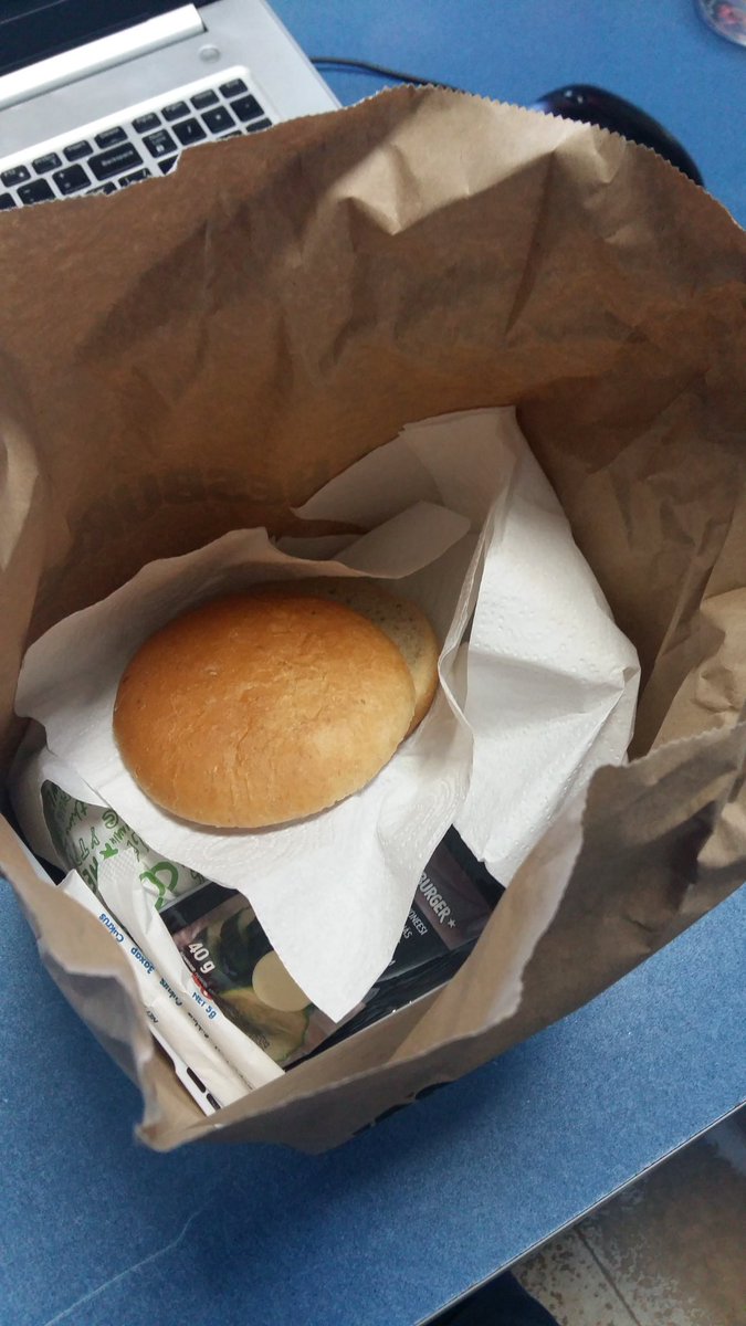 Sveiki, <a href="/Hesburger_LV/">Hesburger Latvija</a> .. Vai šajā "trakajā laikā" šī maizīte tika korekti sagatavota līdzņemšanai? Diemžēl, šo iesaiņošanu piefiksēju tikai pēc tam, kad biju aizdevies prom no Autokases.