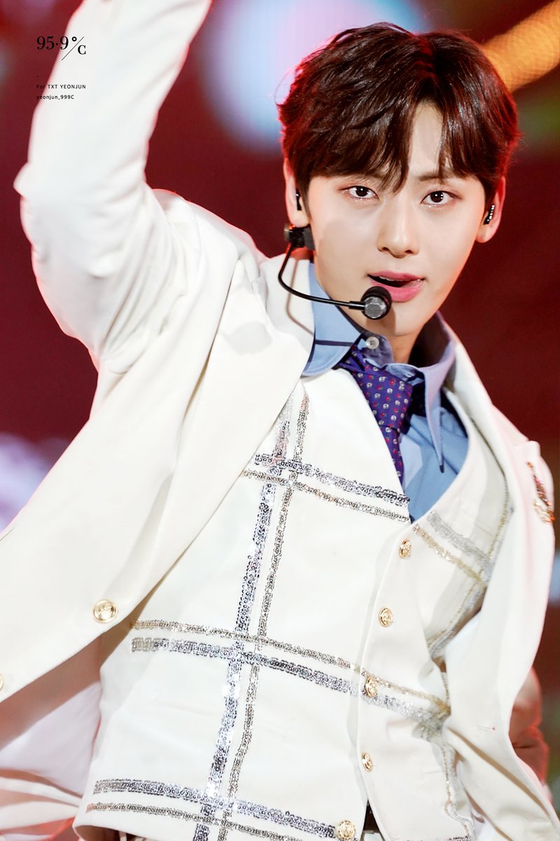 yeonjun_999C's tweet photo. 191227 가요대축제 
#뉴이스트 #뉴이스트민현 #황민현 #민현  
-
만우절 기념 1995 https://t.co/0JJONPZYaB