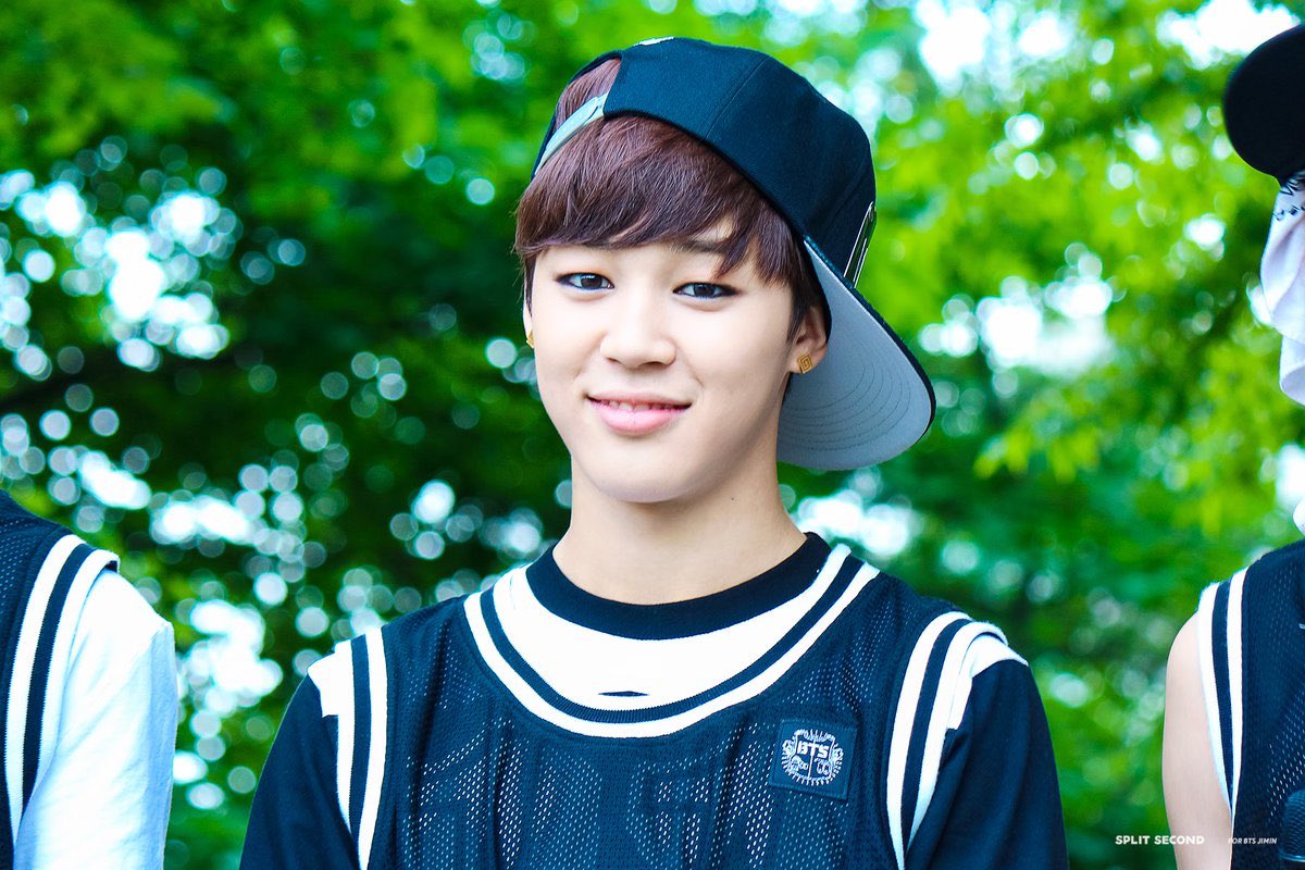 JAMJAMPICS's tweet photo. he's so cute isn't he 🤩 #DebutWithBTS #2013TillForeverWithBTS https://t.co/JEMoLTVuGS