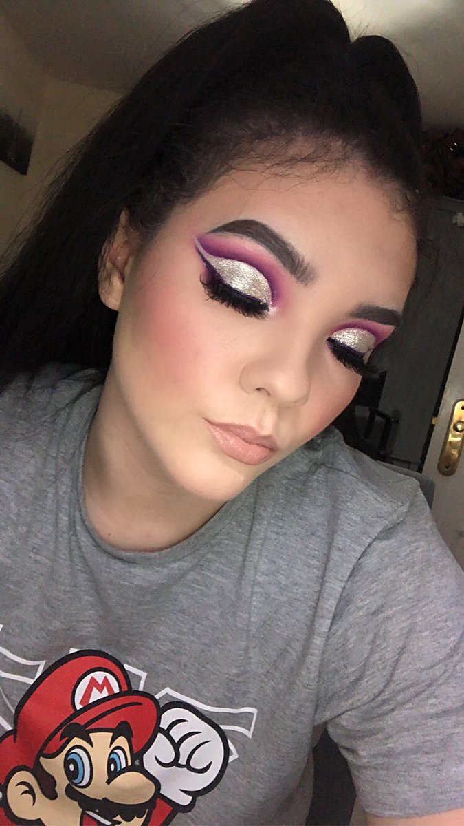 Gooo Mario 😝 
<a href="/ABHcosmetics/">Anastasia Beverly Hills</a> brow pomade ‘ebony’ 
<a href="/prima_lash/">PrimaLash 👑</a> lashes
<a href="/bperfectcosm/">BPerfect Cosmetics</a> xl carnival palette  #makeup #mario #mariocart #cutcrease #lashes