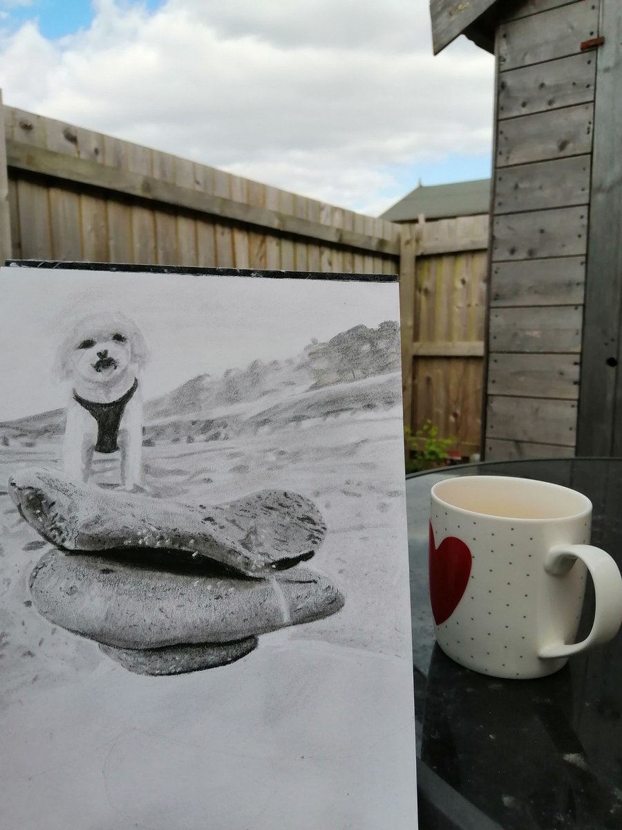 NathanwhiteMCA's tweet image. So after a day absorbed in the digital world how do I unwind &amp;amp; start #toppingup?

Time in the real world (well, the garden) with a cuppa &amp;amp; my charcoals...bliss. How about you?

#MCAWellbeing @Mayflower_MCA @DavidSammels @siobhanbradsMCA @JoanneLawsMCA