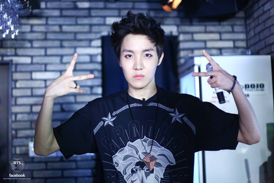 YTamarindang's tweet photo. Imut banget😊 Bias gue J- Hope kalo kalian??                               #7Cool4Skool                #NoMoreDreamOutNow                         #BTSdebut2020                                      #BTSROTY                                              #BackTo2013 https://t.co/Px97cpvW2d