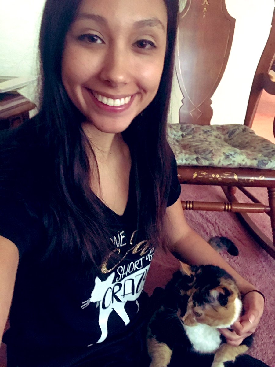 MissCastaneda14's tweet photo. We have a cat in the library! #VirtualSpiritWeek #ressproud #CatMom https://t.co/haz7HDarew