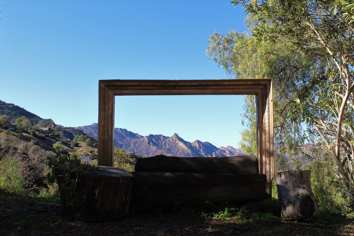 Rustic &amp; gorgeous! ⁠
This secluded 30-acre horse ranch in #Malibu Canyon is the backdrop for your next major production, #photoshoot, or short #film. Book this space on Spacefy today! Check the link in bio. soo.nr/iQcU