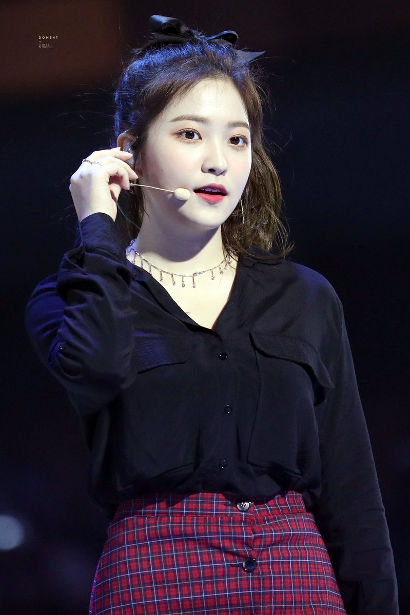 DOMENT_12's tweet photo. 만우절 핑계로 예뿌니들🥰🥰
#RedVelvet #레드벨벳 #슬기 #예리 https://t.co/LVkTaoiiZe