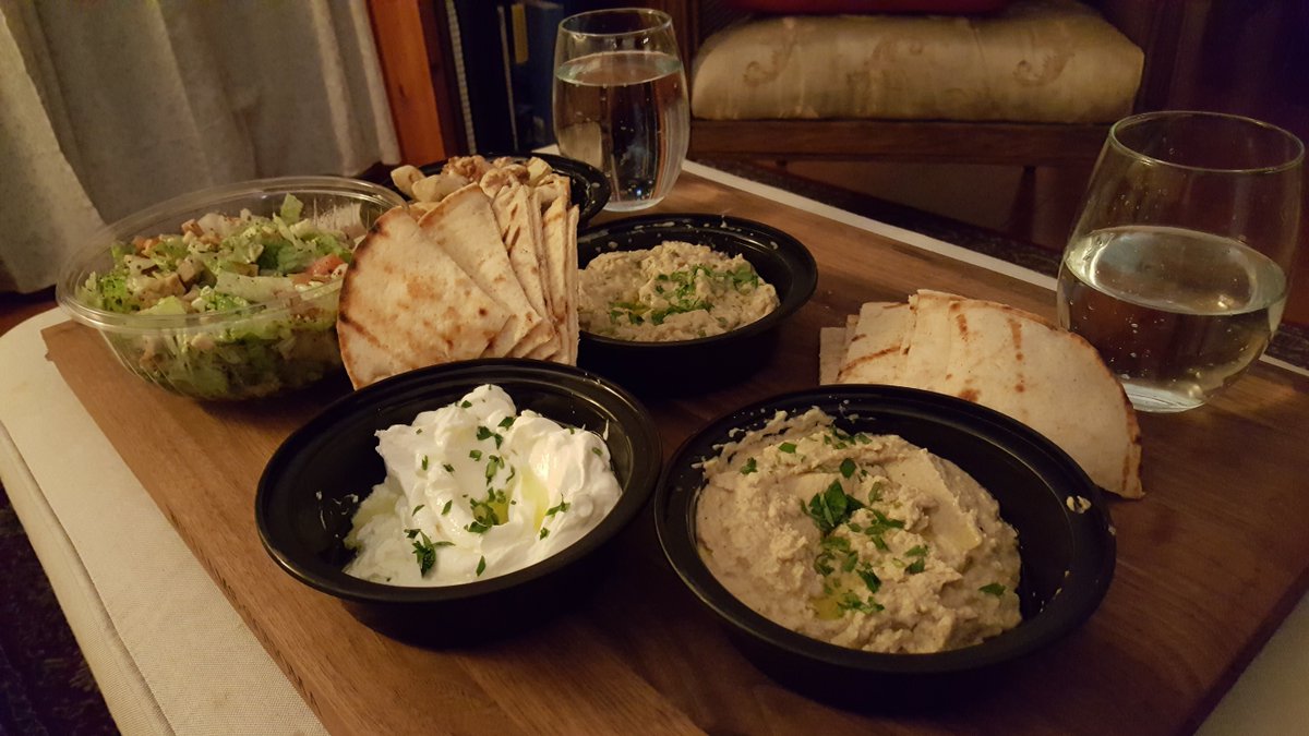 renatas_kitchen's tweet image. Nothing quite like #takeout on the couch

Now serving dinner 3-8 p

#orderouthelpout