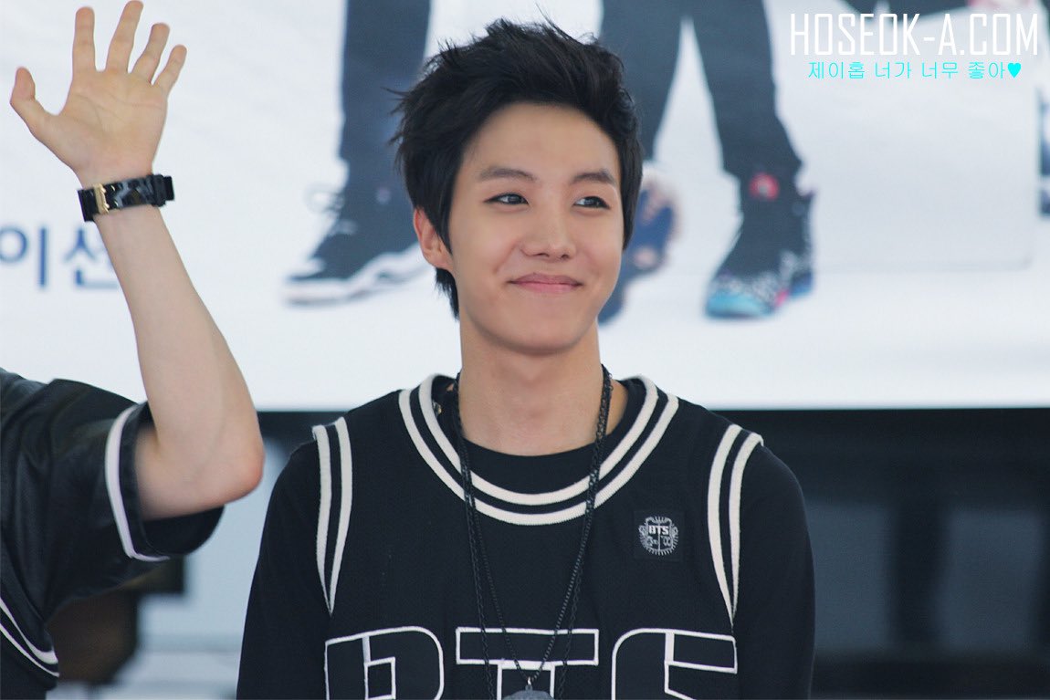 gwangjupics's tweet photo. he’s my bias! what about you guys? 👀
#DebutWithBTS #제이홉 #JHOPE #방탄소년단제이홉 https://t.co/LLcPyfeYFh