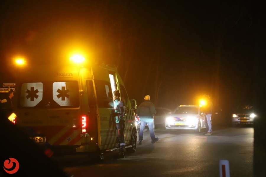 Auto belandt in de sloot na aanrijding