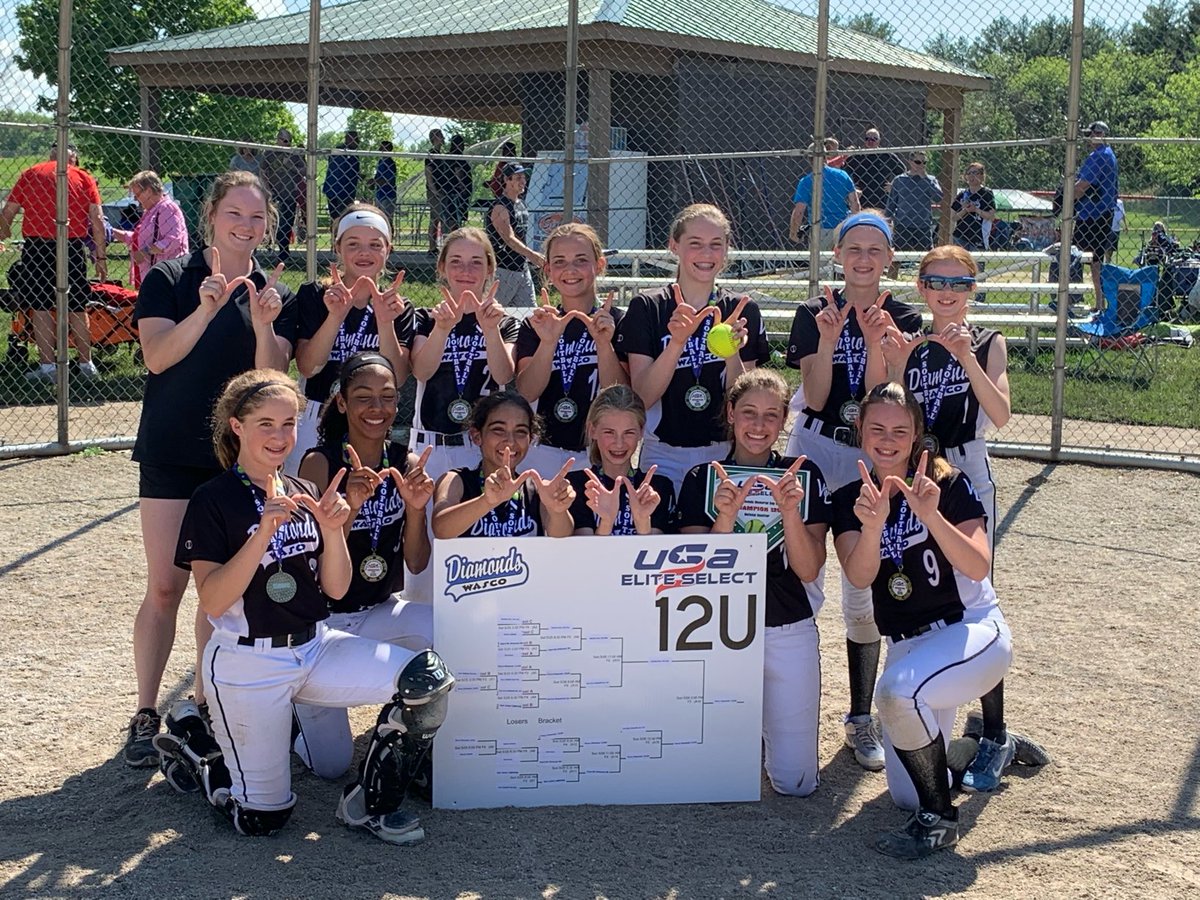 WD14UBP's tweet photo. @CIA14U @zephyrskearney @05TXGloryMO @quad_05 @NebraskaGold05 Thanks for the nomination @CIA14U ! Here's some of Coach @TFil13 and Coach @BPatts15 highlight pics from over the years. Once you are nominated, you have 24 hours to post a coaching pic or donate $20 to local charity. @RandyBoydston @BatbustersChiJP @BV_23 https://t.co/c4QMM2MH4s