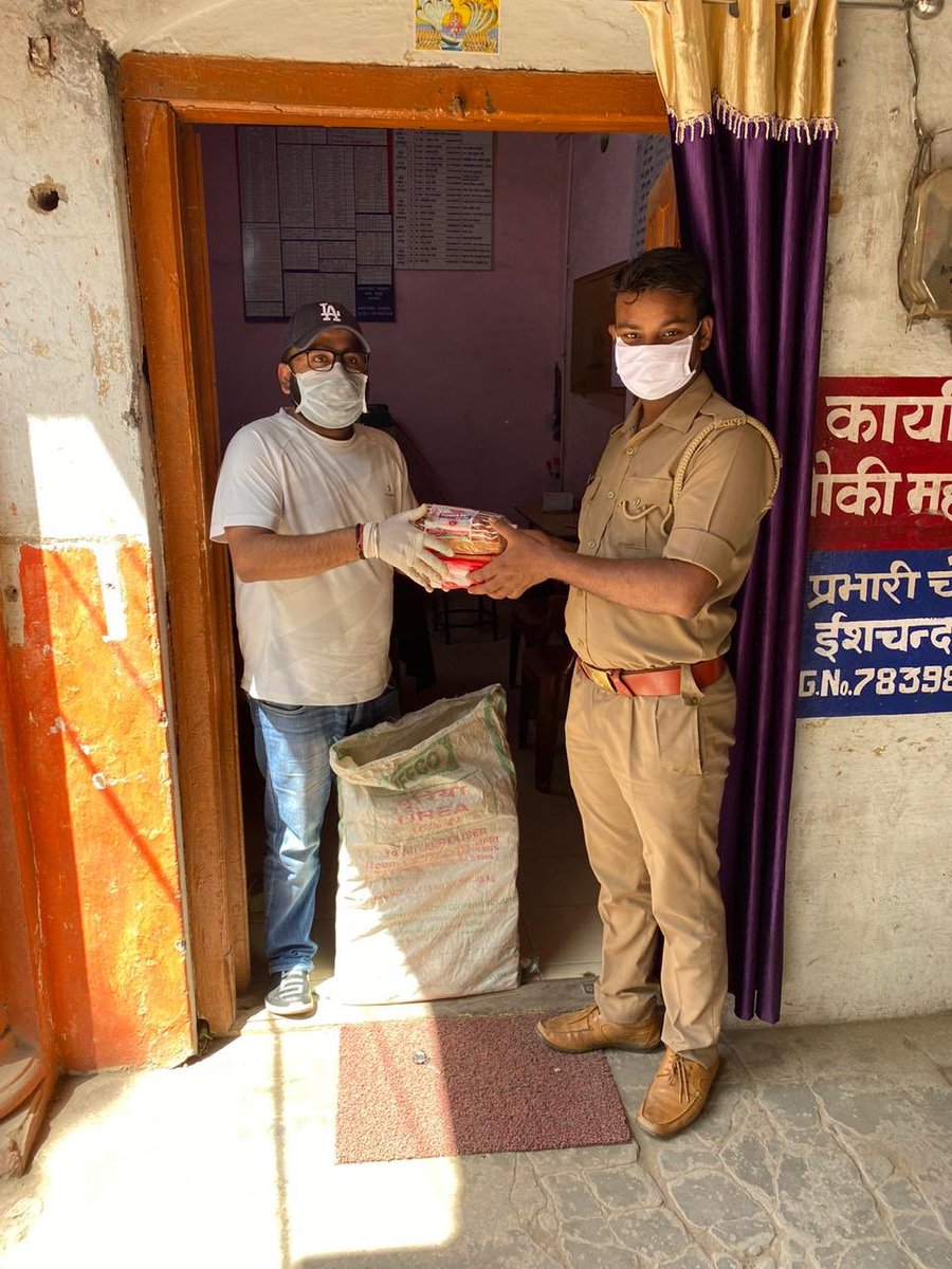 mayorvaranasi's tweet photo. #HelpingOthers #LetsFightCovid19 #NarendraModi #21daylockdown @PMOIndia @narendramodi @AmitShah @JPNadda @sunilbansalbjp @sunilozabjp @ratnakar273 @BJP4UP @BJP4India @PiyushGoyal @myogiadityanath @BJPVaranasi @dpradhanbjp @MohitMohley @GokulSharmaBJP https://t.co/ufEoE8VdLQ