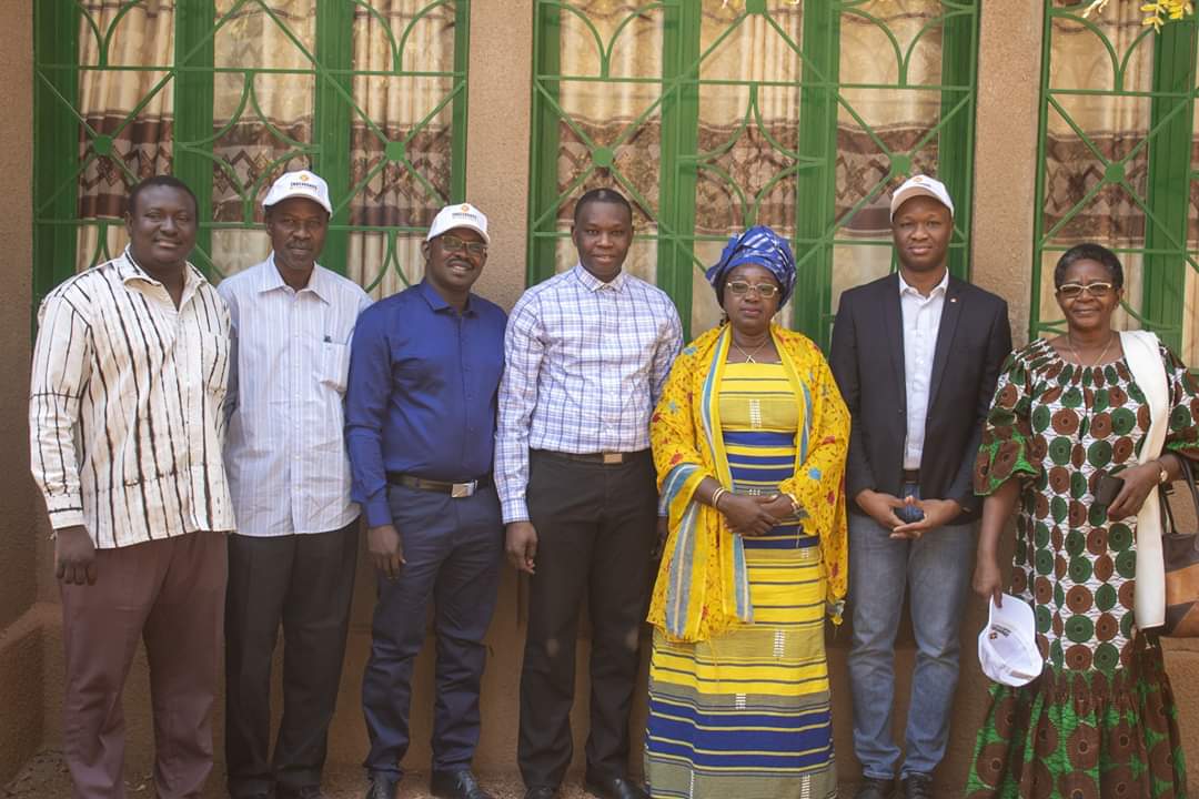 CarrefourIntl's tweet photo. C'est le cœur lourd que nous annonçons le décès de Mme Mariam SIRIMA (née FOFANA) de la COVID-19. Coordinatrice de la Coalition Burkinabé pour les Droits de la Femme, elle a contribué à accroître les droits des femmes dans son pays. Nos pensées à sa famille et son équipe. https://t.co/FgBD41xTTL
