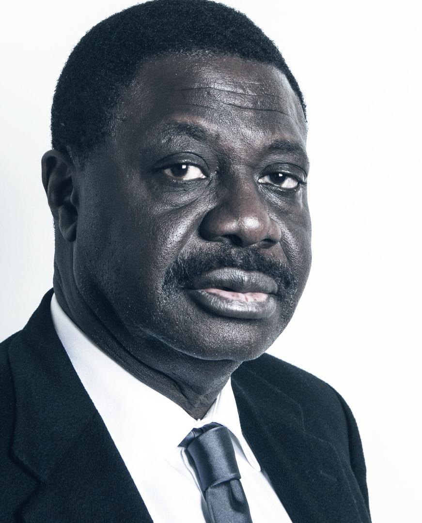 SurLigue's tweet photo. #NECROLOGIE

LE MONDE SPORTIF EST EN DEUIL

L'ancien Président de l'Olympique de Marseille Le Franco Sénégalais Pape Diouf est décédé ce mardi des suites du Coronavirus https://t.co/wrjkL4X1Ly