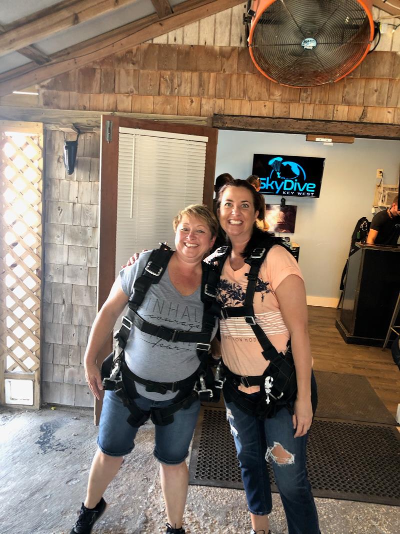 grace2179's tweet photo. My friend, Vicki, is a finalist in the Key West Collection by Riley’s Story Contest. Help me rally votes: https://t.co/u5ZlOeohPr https://t.co/Ggu7TRDe9E